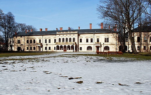 ywiec. Widok na Nowy Zamek od strony parku.