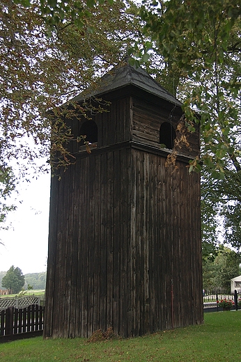 Strzakw - drewniana dzwonnica z 1 poowy XVIII wieku