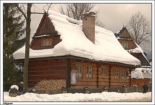 Zakopane - fragment drewnianej zabudowy miasta _ul.Kocielna