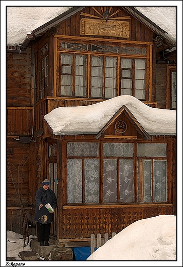 Zakopane - fragment drewnianej zabudowy miasta _ul.Kocielna