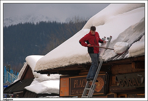 Zakopane - fragment drewnianej zabudowy miasta _ul.Krupwki