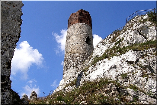 Olsztyn k. Czstochowy - widok na jedn z ocalaych wie