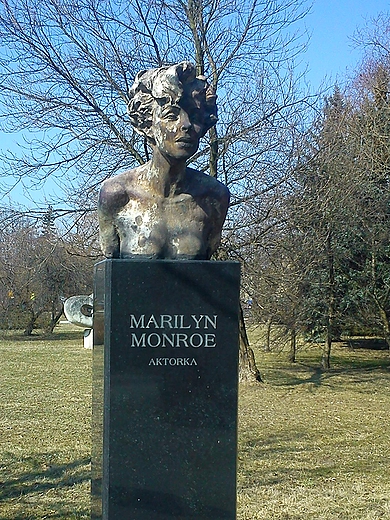 Popiersia znanych i sawnych ludziPark im.Szarych Szeregw -Kielce