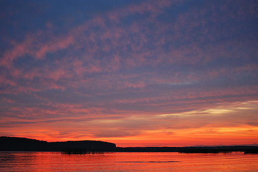 Jezioro Żarnowieckie o zachodzie słońca
