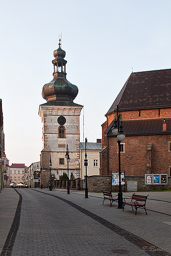 Krosno - dzwonnica kocioa farnego