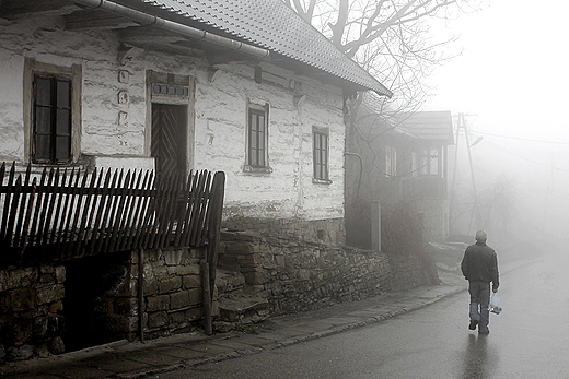 Lanckorona - miasteczko we mgle