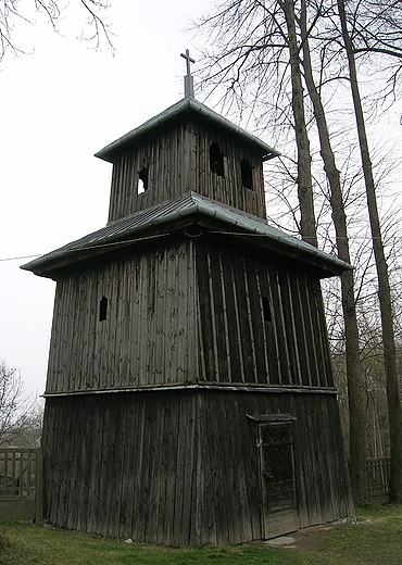 Drewniana dzwonnica w Porbie Dziernej