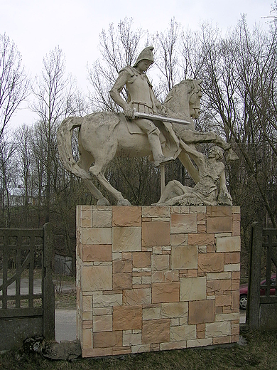 Pomnik w. Marcina przy kociele w Porbie Dziernej