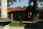 Klasztor Reformatw w Piczowie - dziedziniec kocioa