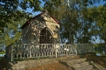 Ponidziaskie witki - kapliczka domkowa w Piczowie