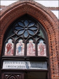 Samogoszcz - parafia w. Jadwigi lskiej - fragment portalu
