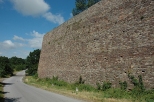 Bobrza -mur oporowy przy fabryce elaza z XIX wieku