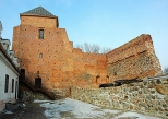 Ceglane mury zamku w Liwie