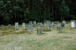Lapidarium przeniesionych z Turku stelli grobowych w obozie zagady w Chemnie