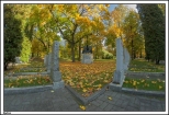 Kalisz - jesie 2013_ cmentarz onierzy Radzieckich w parku miejskim