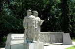 Wielu - pomnik militarnego wysiku, czyli ludzie z betonu