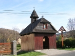Drewniana  przydrona kapliczka z 1866 r. w Korbielowie
