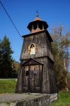Drewniana dzwonnica pod arem z 1928 r. Kosarzyska