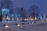 Plac Marii Konopnickiej w Suwakach witecznie i zimowo.