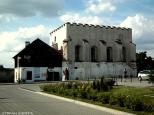 Synagoga w Szydowie z dobudowanym w XVII w. babicem , obecnie Muzeum Regionalne