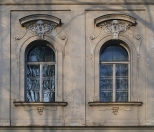 Okna Nowego Zamku Habsburgw (od strony parku)