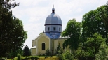 Murowana cerkiew greckokatolicka p.w. w. Dymitra z 1923 roku.Od 1947 roku parafia rzymskokatolicka.