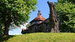 Drewniana filialna cerkiew greckokatolicka Pokrow Przewitej Bogarodzicy wzniesiona w latach 1803 - 1811. Od 1947 roku nieuytkowana. Stan opakany.