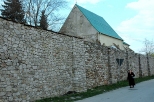 Chciny - pod klasztornym murem