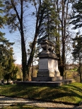 Cieszyski cmentarz komunalny. Zabytkowy grobowiec.