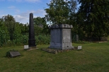 Prszkw - Obelisk Leopold i nagrobek Henriette Hunn i Eugen Mann
