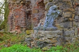 Krapkowice - w ruinach zamku Otmt
