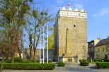 Krapkowice - Pomnik ofiar I i II Wojny wiatowej i Baszta
