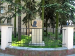 Pomnik pierwszego dyrektora