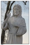 Golina - cmentarz parafialny, figura Chrystusa na jednym z nagrobkw