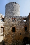 Ruiny zamku  - Lipowiec - widok wiey z dziedzica