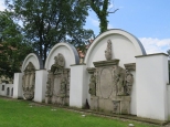 Kaplice grobowe obok kocioa aski