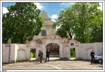 Konin - koci i klasztor oo. Reformatw (brama gwna)