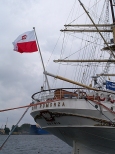 Gdynia. Bandera na Darze Pomorza.