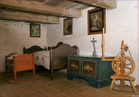 Muzeum Wsi Opolskiej - izba z opolsk malowan skrzyni wiann