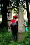 Pozostaoci po cmentarzu na Polanach Surowicznych