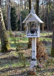Polskie kapliczki - kapliczka w gbi kobirskiego lasu