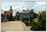 Szczebrzeszyn - fragment rynku z kocioem w. Katarzyny w tle