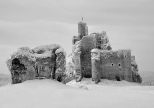Zamek w Mirowie w zimowej szacie