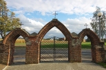 Liskw - stara brama cmentarza parafialnego