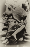 Rynek w Dusznikach Zdrj - fragment  figury Matki Boej z Dziecitkiem