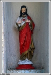 Pitek Wielki - wiekowa ju figura Chrystusa stojca tu przed kocioem