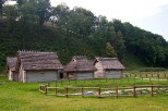 park archeologiczny - rekonstrukcja wioski sowiaskiej z IX wieku