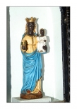 Limanowa - Bazylika Matki Boskiej Bolesnej: kolekcja figur Matki Boskiej z sanktuariów Maryjnych z całego świata
