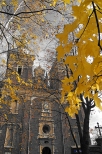 Kościół w Gołębiu jesienią