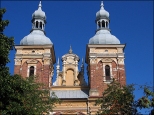 Kościół pod wezwaniem św. Katarzyny i św. Floriana - zwieńczenie portalu